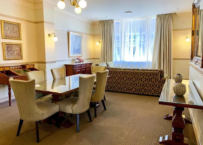 Royal Albert Hotel